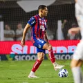 Bahia muda peças, sofre susto, mas empata no fim contra o Santos imagem
