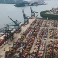 Bolsas em queda: saiba se Brasil será impactado pela crise financeira global imagem