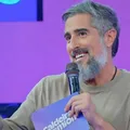 Cantora deixa Marcos Mion em saia justa na Globo: "Sou casado" imagem