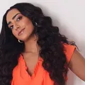 Cantora Letícia sobe ao palco do Colaboraê, no Rio Vermelho imagem