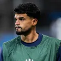 Ceni faz críticas a busca do Botafogo por Cauly: "Não está à venda" imagem