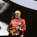 Chico Buarque "participa" de show de Gilberto Gil em Salvador e relembra ditadura imagem