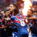 Com golaço de Pulga, Bahia domina o Vitória e abre vantagem na final imagem