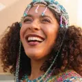 ‘Conversa Brasileira’ recebe a compositora e violonista baiana Josyara imagem