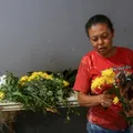 Empresária apoiada por Sthe Matos vira florista de funerais e diz ver espíritos imagem