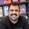 Escritor Deco Lipe faz evento gratuito com doação de livros imagem