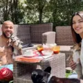 Esposa de Daniel Alves anuncia gravidez após revogação de prisão imagem