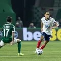 Gilberto sente dores e pode virar mais um desfalque para o Bahia imagem