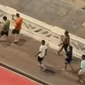 Homem tem corrente furtada na orla de Salvador; veja vídeo imagem