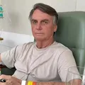 Imagem forte! Bolsonaro publica foto da barriga aberta com intestino à mostra imagem