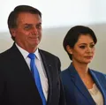 Internado, Bolsonaro homenageia Michelle; veja imagem