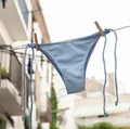 Lavar roupas íntimas no chuveiro faz mal? Saiba forma correta imagem