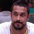 Maike é eliminado do BBB 25 em meio a agressões contra Renata imagem