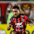 Matheuzinho é expulso e desfalca o Vitória no clássico Ba-Vi imagem