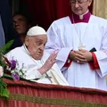 Papa Francisco aparece no Domingo de Páscoa para dar a bênção a fiéis imagem