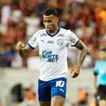 Pediu desculpas! Jean Lucas desabafa sobre expulsão no clássico Ba-Vi imagem