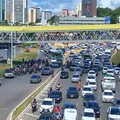 Protesto congestiona trânsito na Ligação Iguatemi-Paralela em Salvador imagem