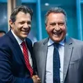 Rui Costa e Haddad conversam sobre MP após posse de Gleisi imagem