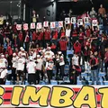 Torcida do Vitória faz homenagem a Pepe Mujica no Estádio Centenário imagem