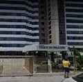 Trio que invadiu prédio de luxo em Salvador segue foragido imagem