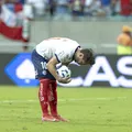VAR acertou? CBF quebra o silêncio sobre pênalti polêmico do Bahia imagem