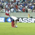 VAR aponta trança pé em pênalti polêmico a favor do Bahia; assista imagem