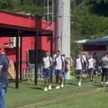 VÍDEO: Bahia desembarca no Barradão para a final contra o Vitória imagem