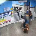 VÍDEO: Mãe de aluna agride diretora de escola em Salvador imagem