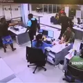 Veja momento em que segurança atira contra cliente em agência bancária imagem