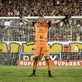 Lucas Arcanjo é o sétimo goleiro com mais defesas do mundo em 2025 imagem