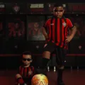 Vitória lança uniforme com destaque para filho de Matheuzinho imagem