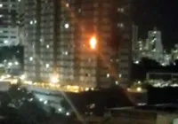 VÍDEO: apartamento pega fogo em condomínio da Avenida Paralela