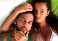 Após absolvição, esposa de Daniel Alves desabafa: "Obrigada, vida" imagem