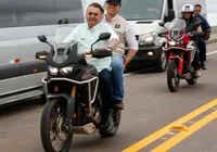 Após perfume e maquiagem, família Bolsonaro lança marca de capacete imagem