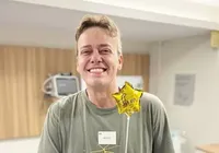 Ator da TV Globo anuncia fim de tratamento contra câncer no cérebro imagem