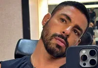 Atriz revela que ensinou Cauã Reymond a beijar: "Ia me engolir" imagem