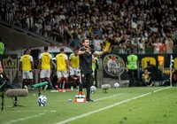Auxiliar de Carpini celebra ponto somado e elogia atuação do Vitória imagem