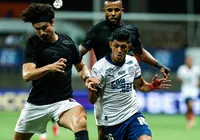 Bahia começa bem, tem jogador expulso e vê Corinthians empatar no fim imagem