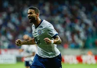 Bahia cresce na Fonte Nova, vence Atlético Nacional e assume liderança imagem