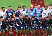 Bahia e Ceará trocam faixas de campeões antes de jogo pelo Nordestão imagem