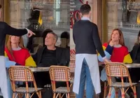 Bruno Gagliasso e Giovanna Ewbank levam bronca de restaurante em Paris; entenda imagem
