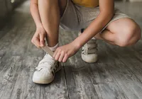 Os brasileiros estão tirando os sapatos em casa - e o motivo choca
