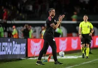 Carpini destaca 'competitividade resgatada' do Vitória diante do Vasco imagem
