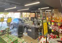 Carro invade supermercado e deixa funcionária ferida na Pituba imagem