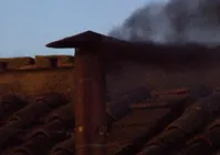 Conclave: fumaça preta é vista e papa ainda não foi escolhido imagem