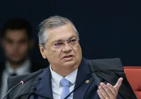 Cobrança de Dino sobre emendas dificulta negociação do IOF imagem