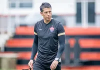 "E agora, Carpini?"  Vitória tropeça em casa e perde para time superado pelo Boston River imagem