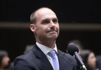 Eduardo Bolsonaro apresenta atestado médico para justificar falta