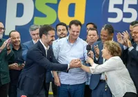 Eduardo Leite se filia ao PSD e mira 2026