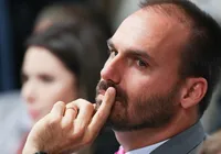Em 10 anos, Eduardo Bolsonaro teve apenas três projetos aprovados na Câmara imagem